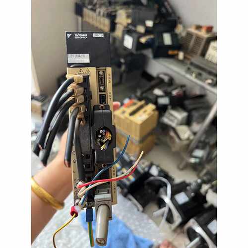 议价安川驱动器SGDV2R8A01B002000拆机功能维修
