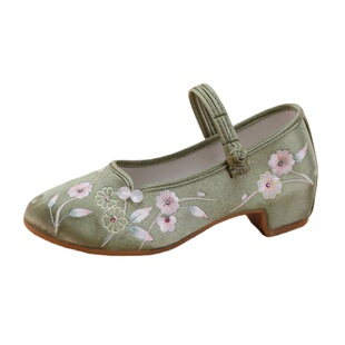 搭配旗袍的鞋子软底粗跟绣花鞋复古老北京布鞋新中式国风女茶服鞋