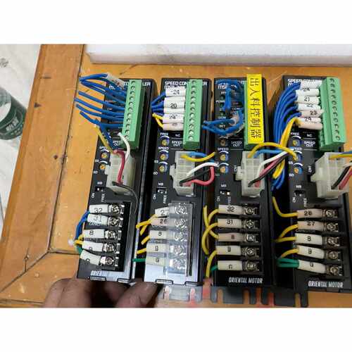 询价东方驱动器  MSP-2W 4个，成色如图，。