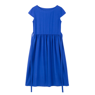 蓝色连衣裙母女装乐往海边拍照