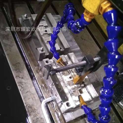 耳机胶塞模具 三合一充电线模具 USB A母外模款式随机发货