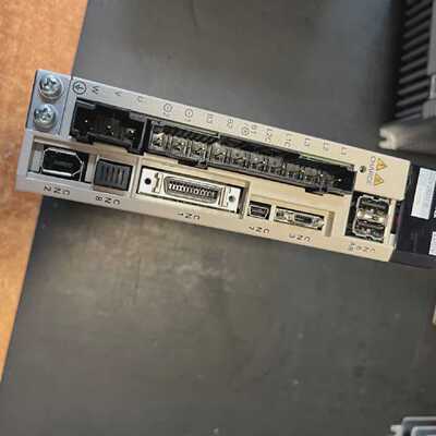 YaskawaSGDV2R8A11B002000Servopack伺服驱动器