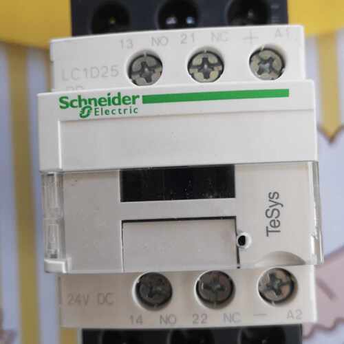 LC1D25BDC交流接触器，线圈电压直流24V，有3个，全拍前询价下单