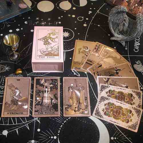 塔罗牌萝莉粉梦韦烫现货80塑料张牌彩色防水金牌游特塔罗金箔桌卡