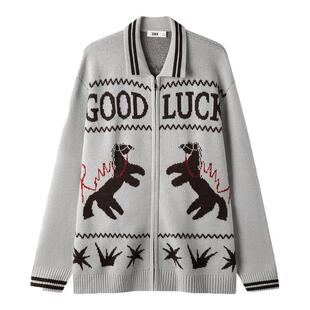 森马毛衫男新年宽松翻领拉链毛衣2026新款小马字母提花情侣款外套