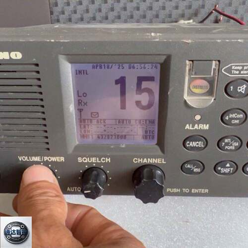 可维修古野FM8800D一台品相如图机器有划痕通电如图