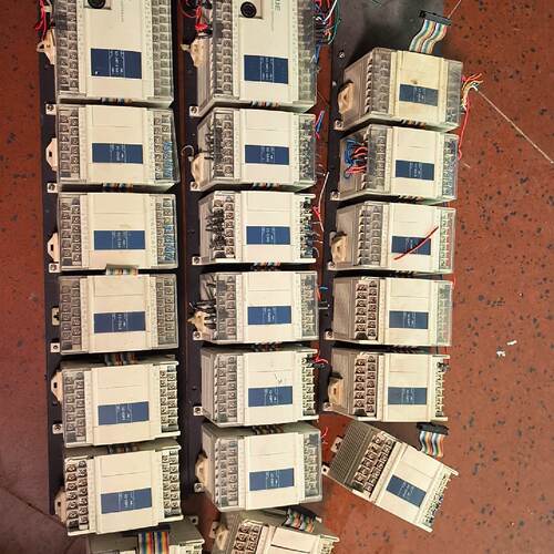 溢价-PLC XC3-24RT-C主机 DC22-26V供电