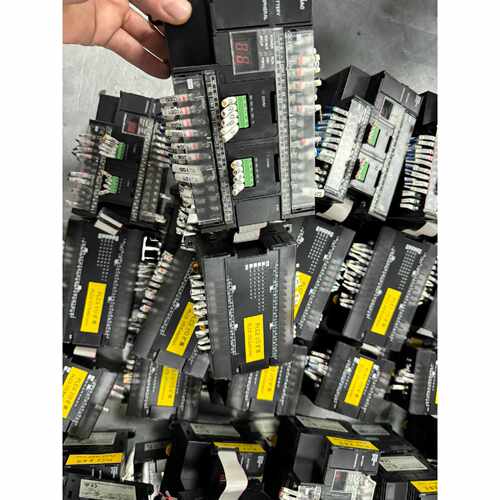 议价拆机充新PLC主机模块CP1HX40DTDSC维修