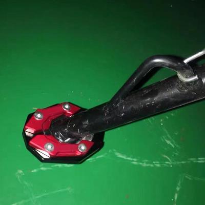 适用于春风狒狒ST125改装配件边撑加宽垫小脚架加宽坐铝合金侧撑