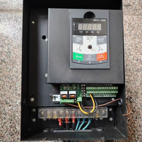 议价SUNYE日业CM586变频器11KW/380V实图