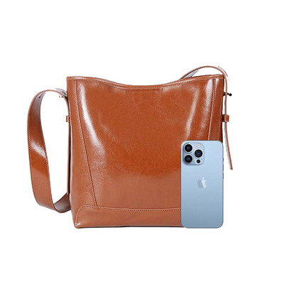 贝尔加厚油蜡牛皮推特包