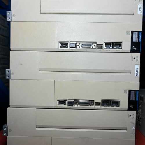 溢价-安川7系 SGD7S-330A30A002 5KW伺服驱动器