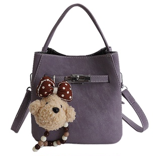 今年流行包包女士2026新款春夏通勤百搭斜挎包休闲爆款手提水桶包