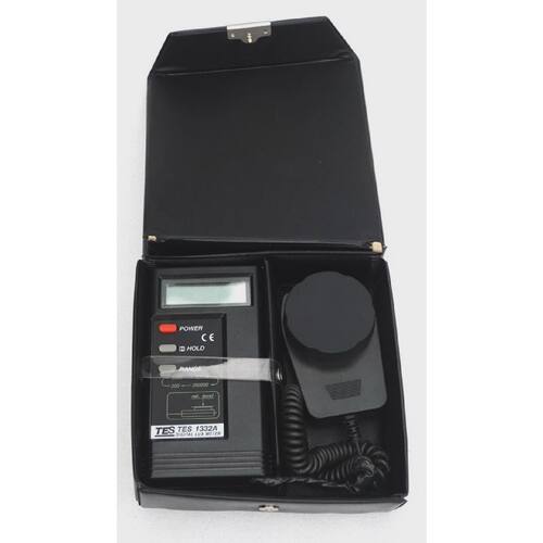 VGC TES Model 1332A Digital Luxmeter Light Meter  Made in Ta