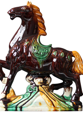 唐三彩马陶瓷马摆件赤兔马工艺礼品客厅装饰品送礼新中式桌面摆件