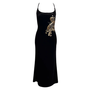 从一【碟起不惊】黑丝绒吊带连衣裙女定位刺绣轻奢高级感长裙时刻