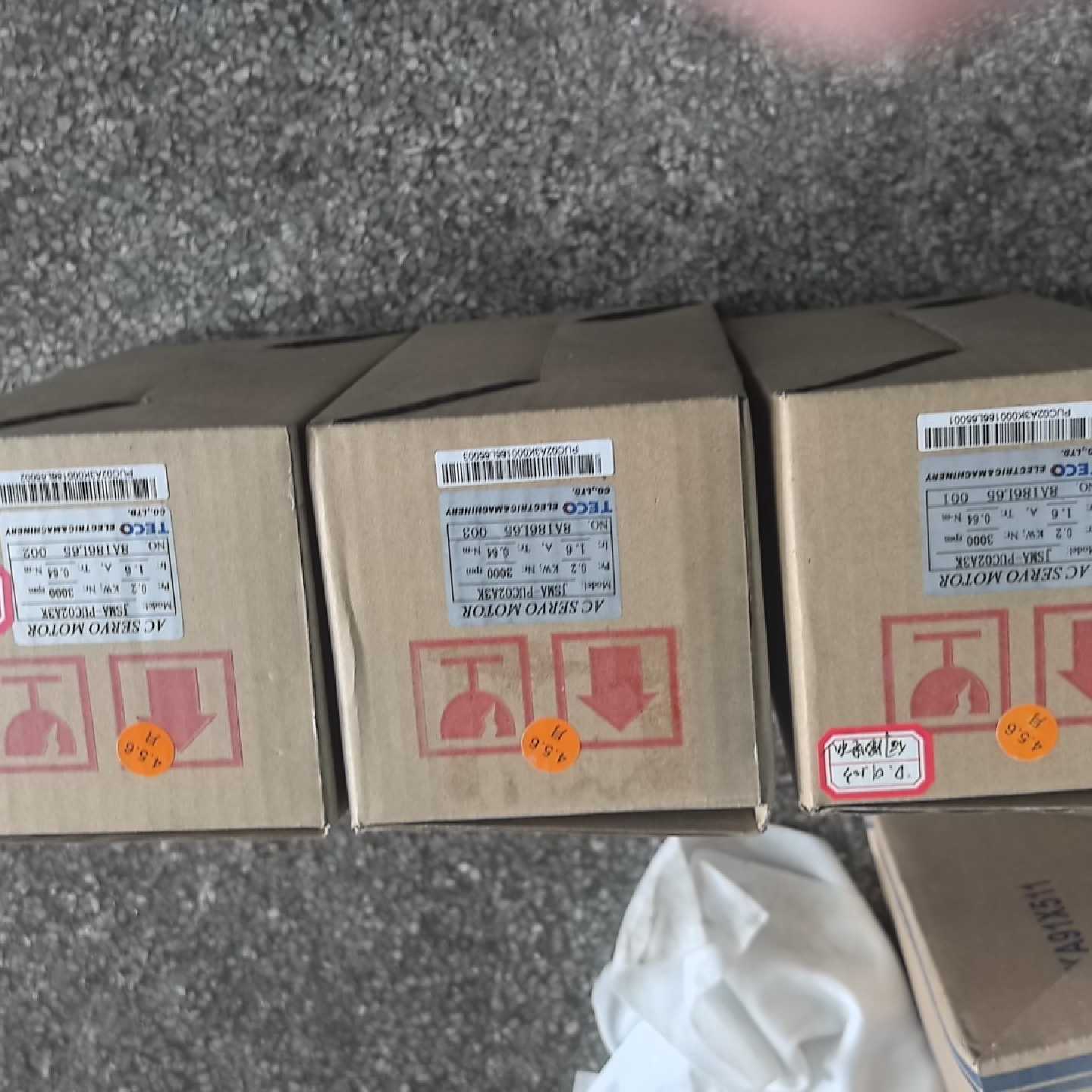 议价东伺服电机JSMA-PUC02A3K,功率200w全适用图片