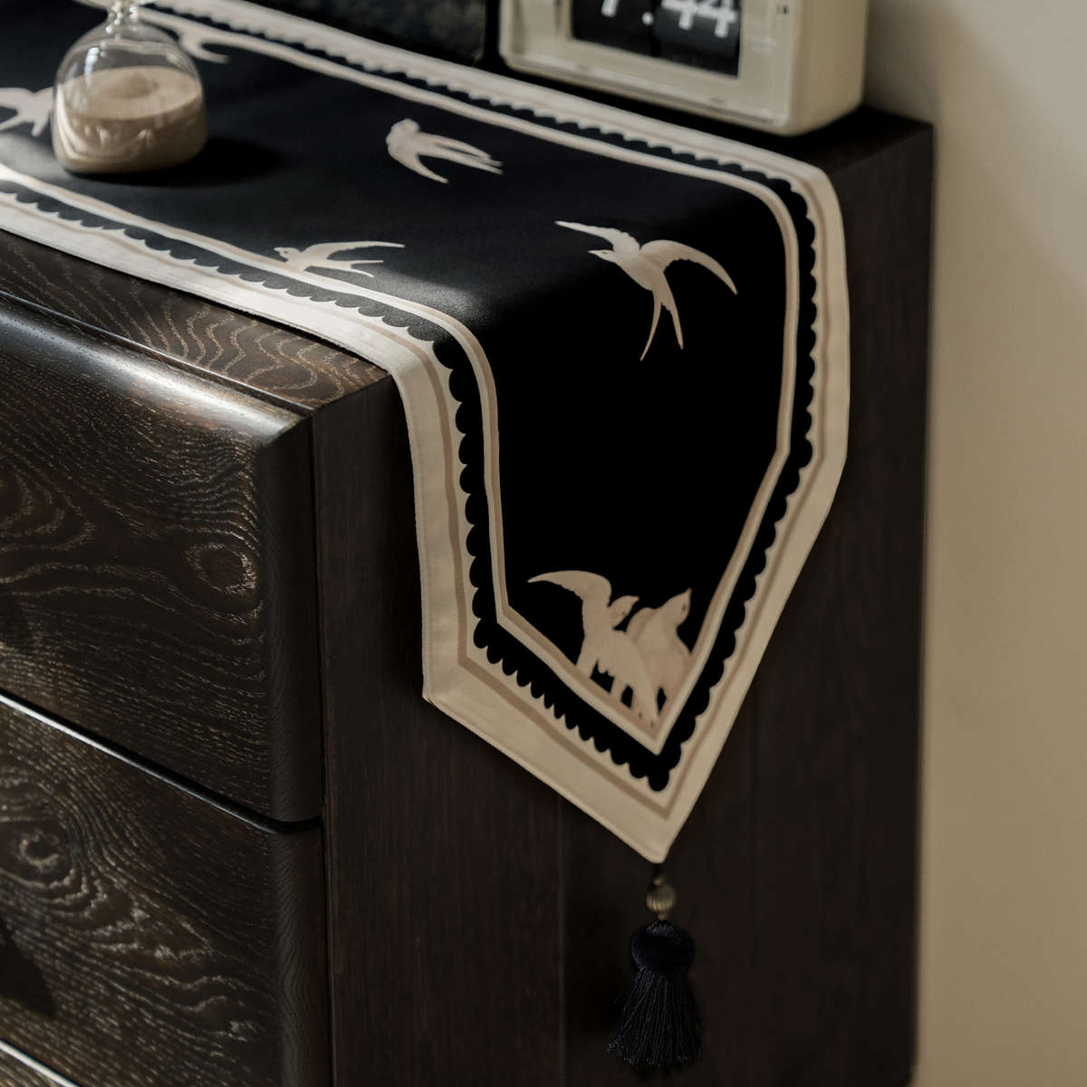 燕南飞法式桌旗卧室床旗餐桌中间长条桌布复古茶室绒布茶旗家用