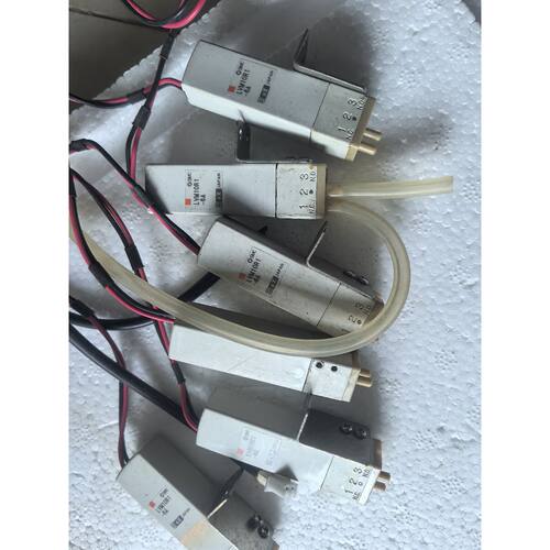 询价下单拆机SMC电磁阀LVM10R1-6A，日本原装，带线。功能正