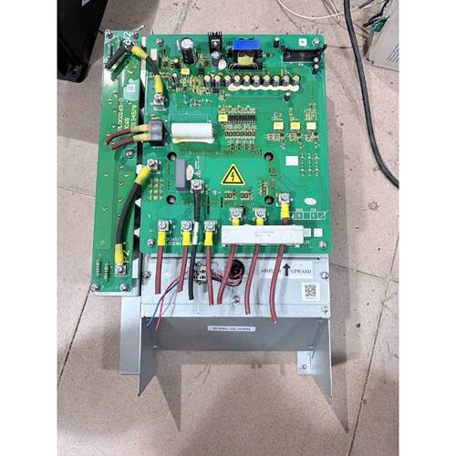 议价日立变频器CE-100SN，型号C0134577/PL0