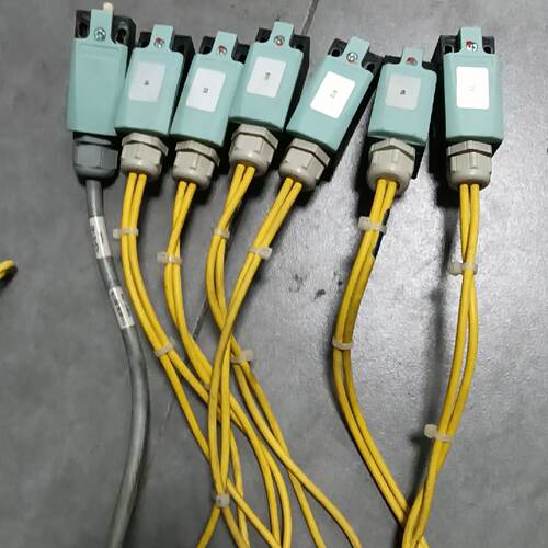 溢价-3SE5 232-0HC05行程开关7个，