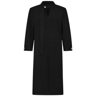 曼德诗直筒连衣裙2026春季新款气质飘带镂空领纯色中长款小黑裙女