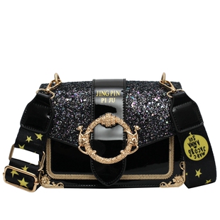 高级感洋气小包包女2026新款时尚百搭斜挎包漆皮亮面宽肩带小方包