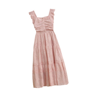 海边度假风方领飞飞袖刺绣镂空褶皱连衣裙长裙女2026夏季新款