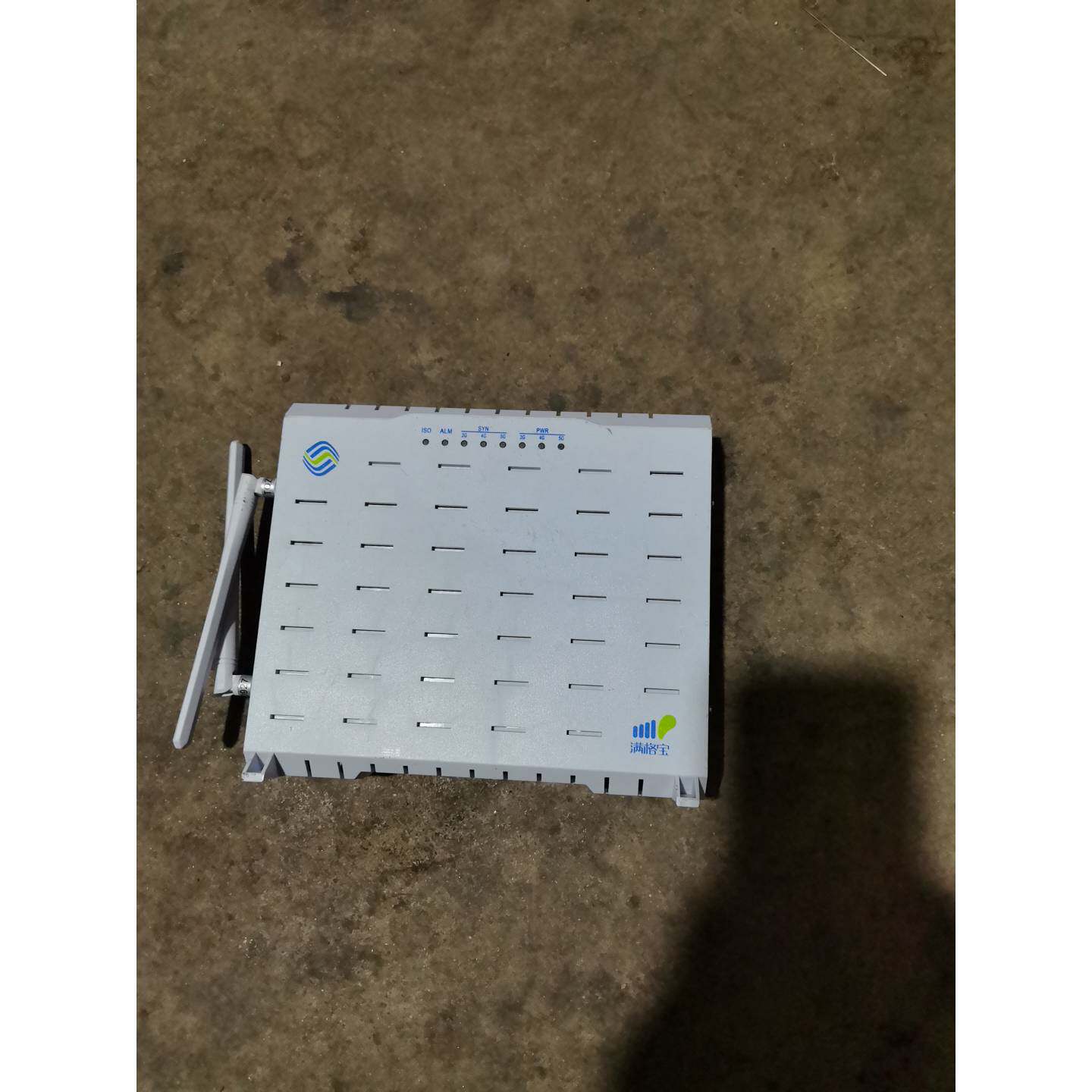 可维修议价  中国移动满格宝5G信号放大器型号MGBSYSW0502双通道