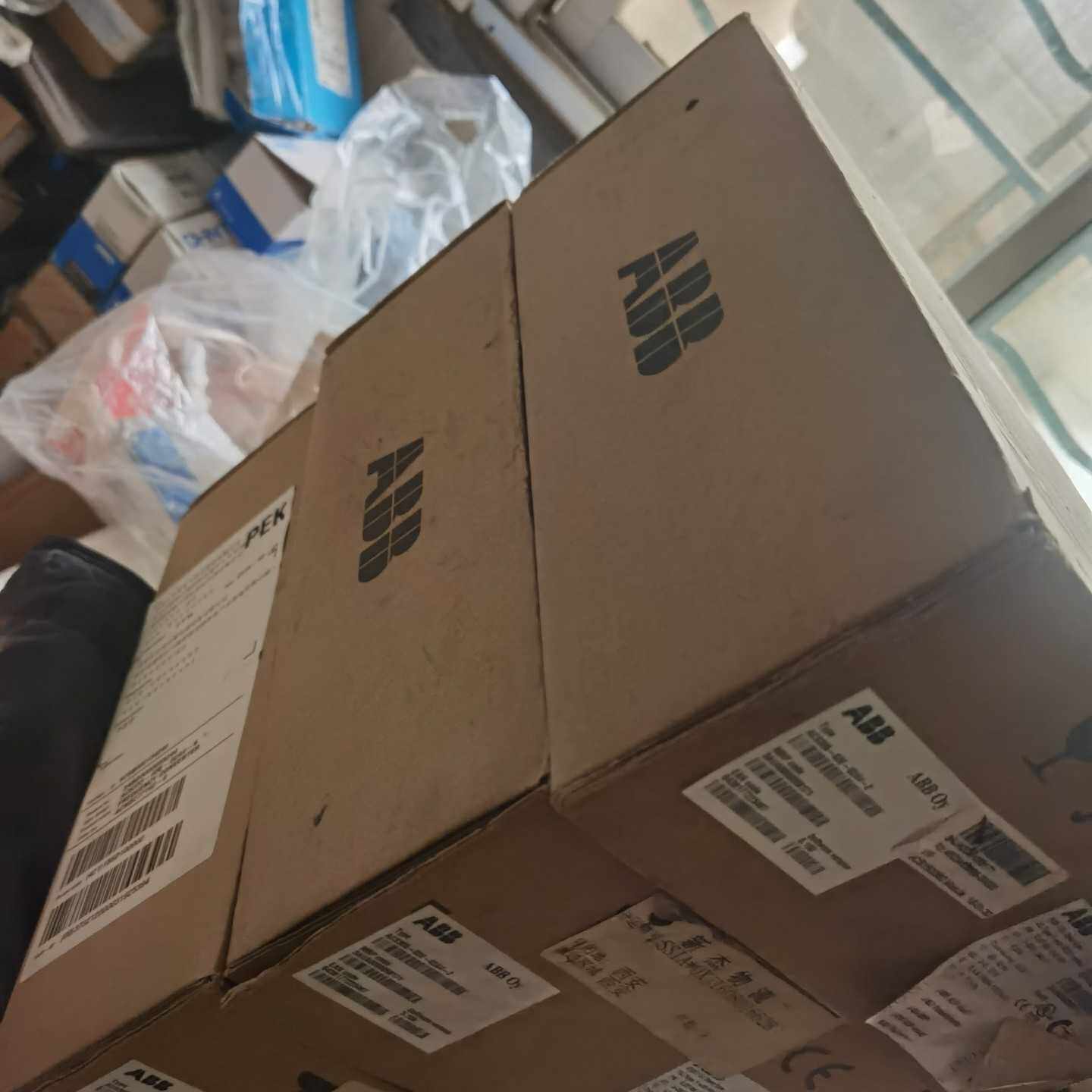 全新剩余acs355-03e-02a4-2变频器3台，3相—议价