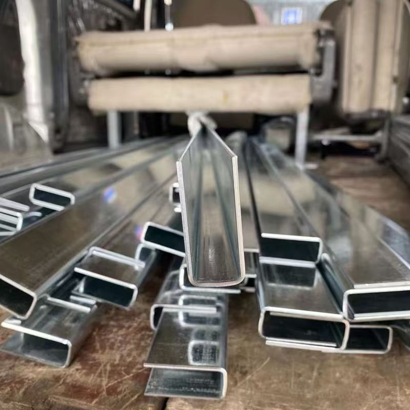 楼梯扶手玻璃预埋槽U型钢预埋玻璃栏杆框槽护栏槽无楼梯镀锌玻璃