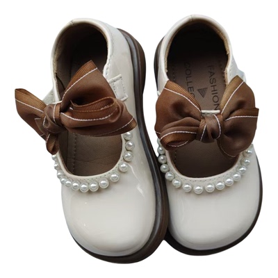 适合2周岁至3周岁的女童公主鞋子