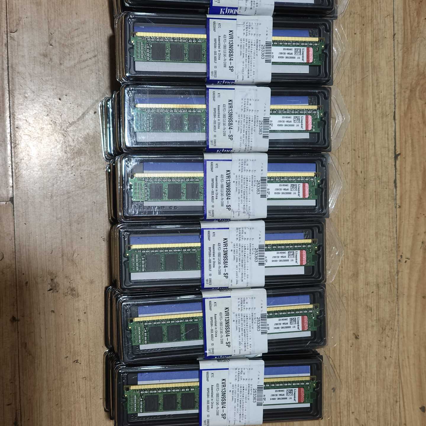 议价出闲置全新未开封原装金士顿DDR3 4GB台式机内存条维修