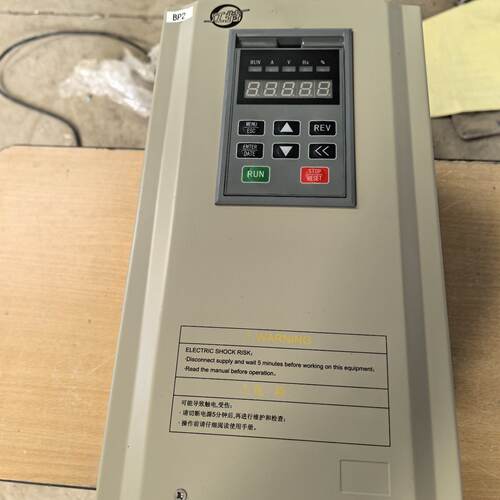 下单前咨询江特 塔机变幅专用变频器：CV21-45P5   两台5.5