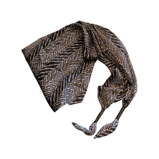 丝巾女春秋季韩版百搭黑色人字纹三角披肩外搭打结领巾围巾女冬季