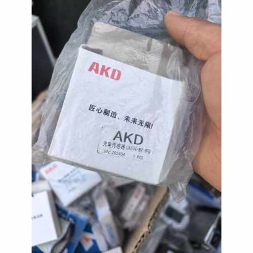 全新AKD传感器UX674WRC2NPN光电传感