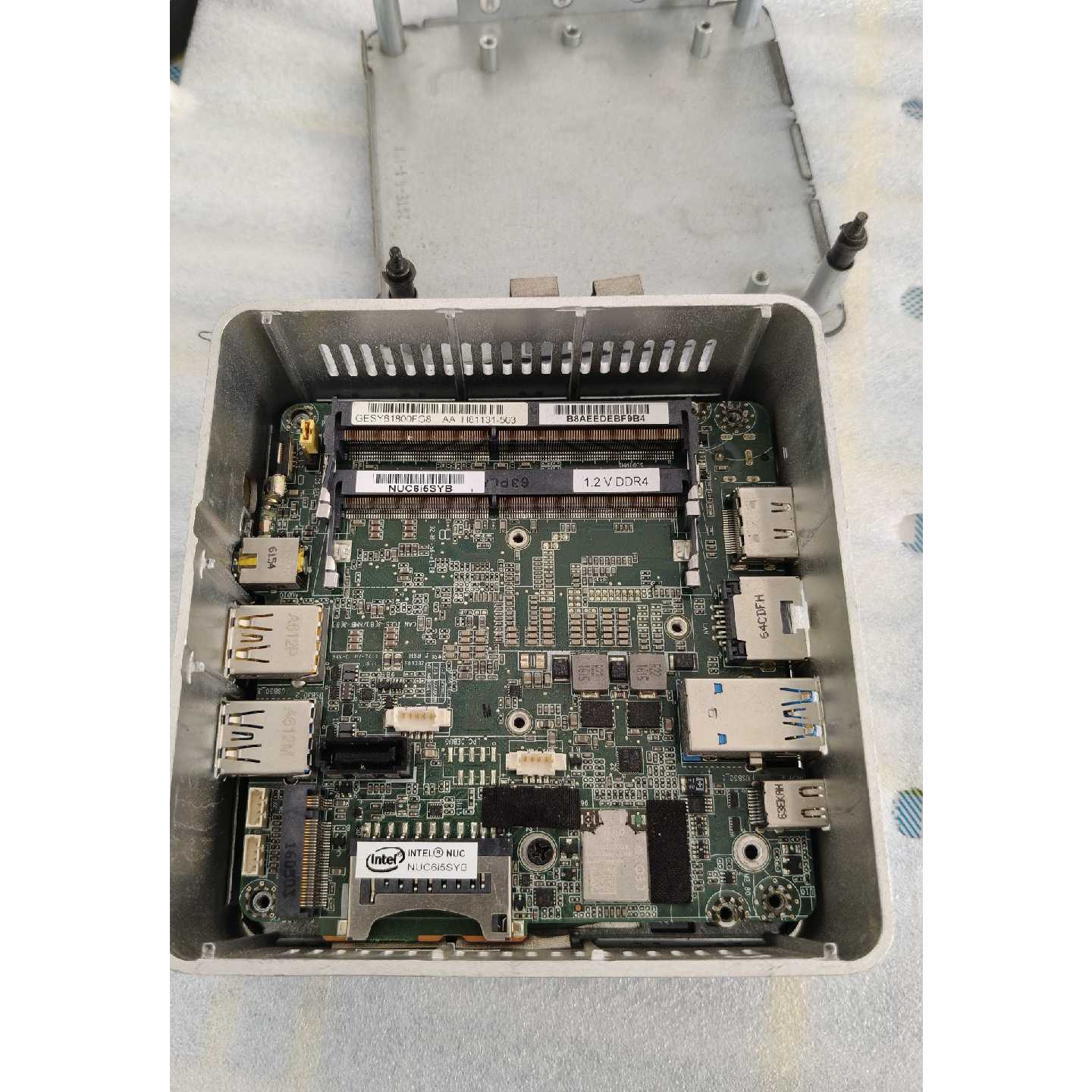 Intel NUC6i5SYH迷你主机,2016年5月产。成