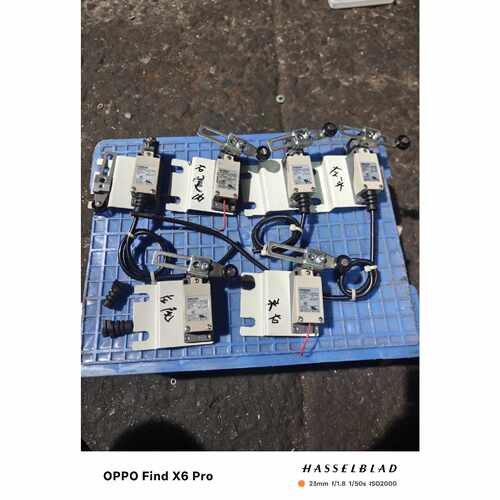 议价欧姆龙D4V-8108Z-N限位开关，自动流水线拆回，数量6可维修
