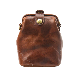 老友皮皮真皮女士包包新款2025口金包复古小挎包男款斜挎手机包