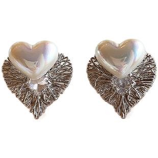 2025年新款爱心珍珠耳钉纯银针耳饰女高级感轻奢爆款独特气质耳环