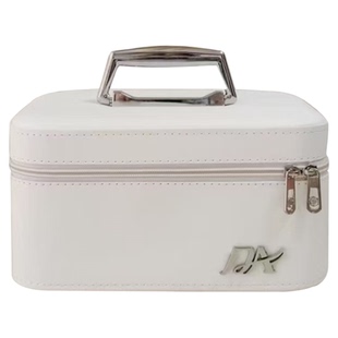 化妆包女2025新款轻奢便携式高端外出小型旅行可爱带镜子立体不塌