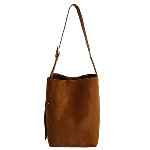 今年流行复古托特包包女2025新款秋冬单肩包上班通勤大容量水桶包