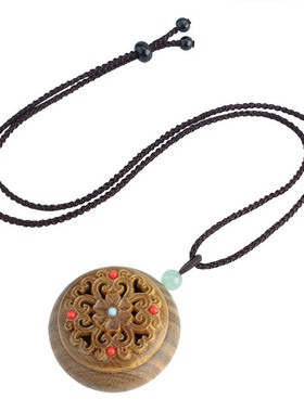 绿檀木镂空香薰盒长项链