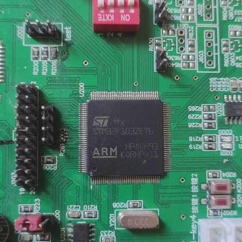 溢价-STM32F103ZET6     三张带板。STM32F1
