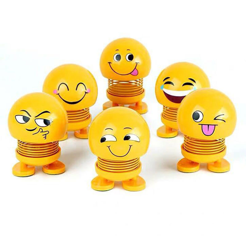 笑脸表情包小黄人车载摆件弹簧摇摆件