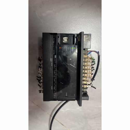 议价拆机欧姆龙CP2E-S30DT-D，成色如图一般，一个缺盖，
