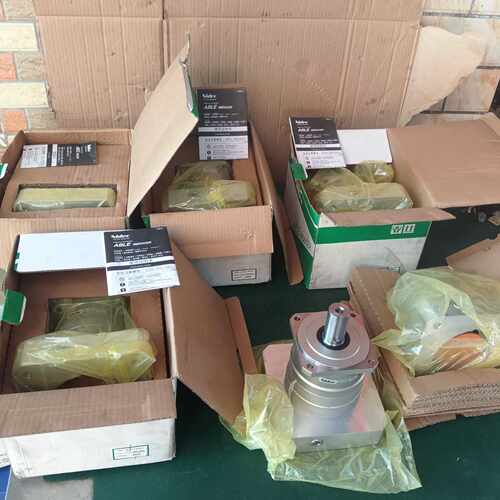 180新宝法兰斜齿精密行星减速机：速比1：3ⅤRB一11