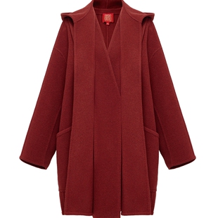 EP雅莹高端系列 阿里羊绒酒红色戴帽围巾领大衣 2025新款8208B