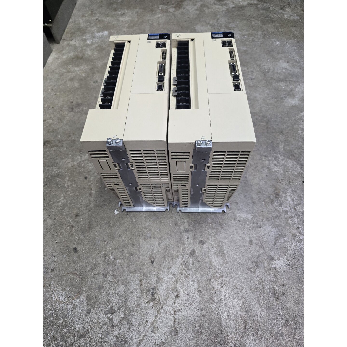 议价安川SGD7S-330A10A002驱动器,二手拆机下来的,