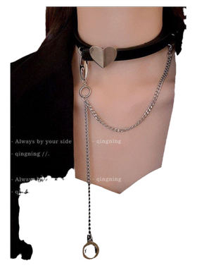黑色项链多莉妮轻奢女